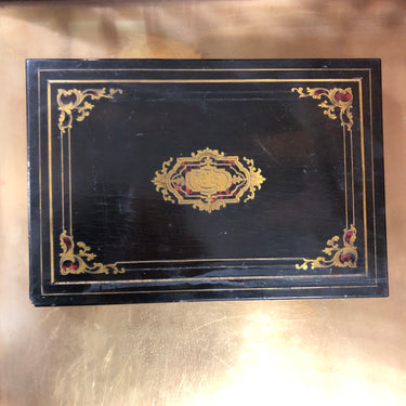 Caja boulle Napoleon III con marquetería en bronce