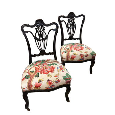 Par de sillas materas francesas lacadas tapiz floral fines s.XIX Bucarest Art & Antiques