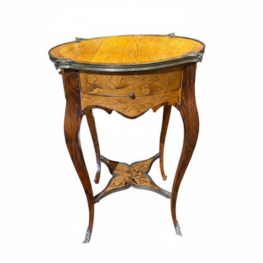 Mesa de apoyo francesa Luis XV marquetería cruceta de pétalos y bronces circa 1900 Bucarest Art & Antiques