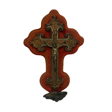 Crucifijo con benditera francés en bronce y madera sobre terciopelo rojo fines s.XIX Bucarest Art & Antiques