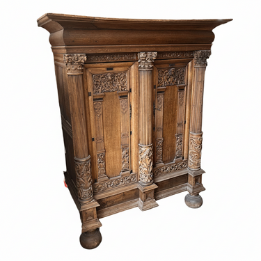 Alacena Alemana tallada en roble fines s.XVIII Consignación