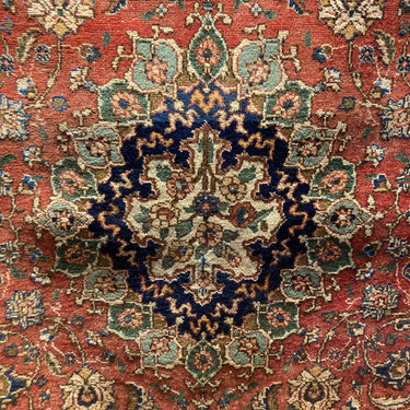 Alfombra tapiz persa región central 185 x 130 cms Bucarest Art Gallery