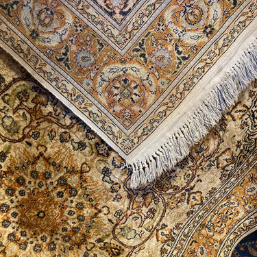 Alfombra tapiz persa región oriental 185 x 120 cms Bucarest Art Gallery