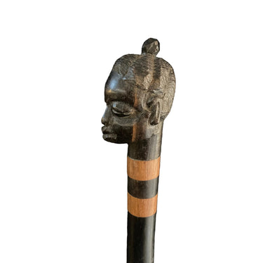 Bastón con rostro tallado en mango | Bucarest Art Gallery Bucarest Art & Antiques