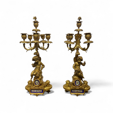 Foto de presentación mejorada — Par de candelabros franceses 5 luces y querubines en peltre dorado y porcelana s.XIX