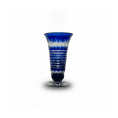 Foto de presentación mejorada — Florero de cristal belga Art Deco tallado azul cobalto Val Saint Lambert forma trompeta