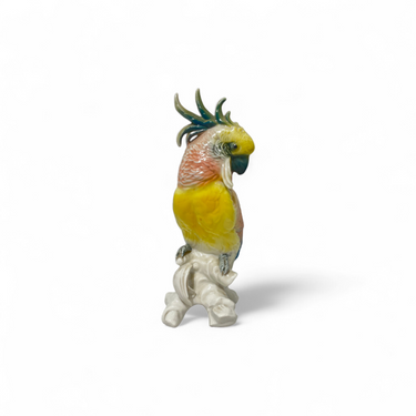 Foto de presentación mejorada — Figura de porcelana alemana Karl Ens 'Cacatúa de moño amarillo' circa 1940