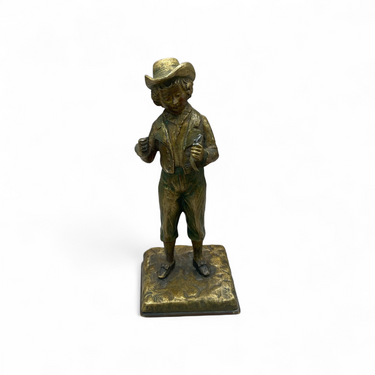 Foto de presentación mejorada — Figura de bronce 'Gamin' (niño de la calle / pilluelo)