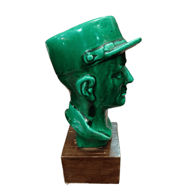 Busto en cerámica verde 'Charles de Gaulle' Bucarest Art Gallery