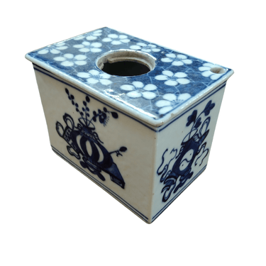 Caja de cerámica china pintada jarrónes con flores Bucarest Art Gallery