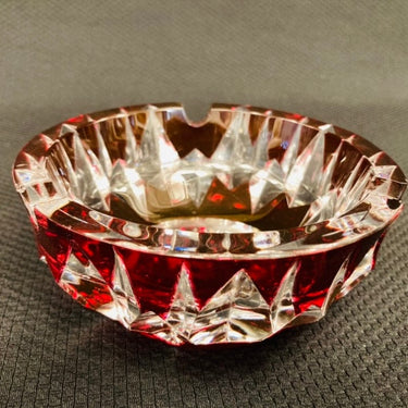 Cenicero de cristal tallado rojo Bucarest Art Gallery