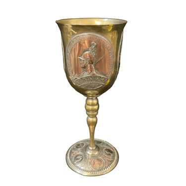 Copa de coronación Romanov de bronce con medallones en relieve Bucarest Art & Antiques