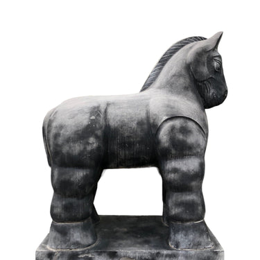 Escultura de caballo estilo botero en mármol Especial Jardín
