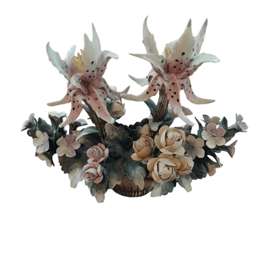 Escultura de canasto de flores en cerámica pintada a mano Bucarest Art Gallery