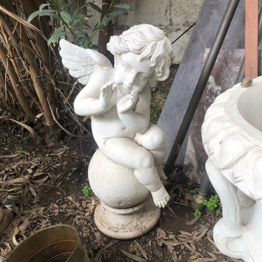 Escultura de mármol ángel susurrando Especial Jardín