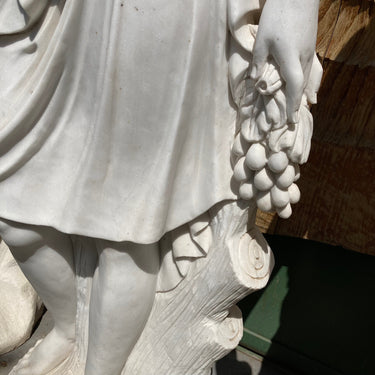 Escultura de mármol - Mujer con copa y uvas Especial Jardín