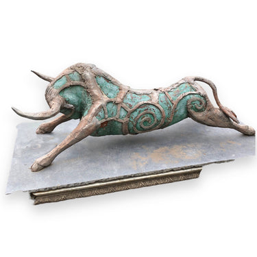 Escultura de toro minoico Bucarest Art Gallery