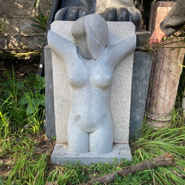 Escultura en piedra inspirada en Raúl Valdivieso Especial Jardín