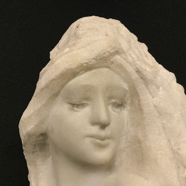 Escultura rostro femenino en mármol Bucarest Art Gallery