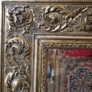 Espejo biselado dorado Luis XVI Bucarest Art Gallery