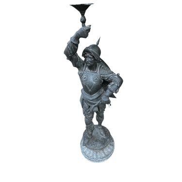 Figura de peltre Soldado Tercio Español en coraza con antorcha Bucarest Art & Antiques