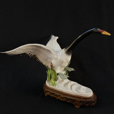 Figura de porcelana Bavaria 'Cisne en vuelo' Bucarest Art Gallery