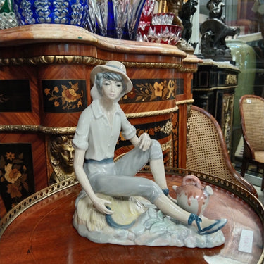Figura de porcelana Casades 'Mujer sentada sobre trigo' Bucarest Art Gallery