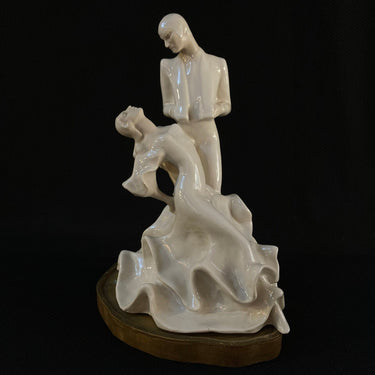 Figura de porcelana pareja bailando firmada Bucarest Art Gallery
