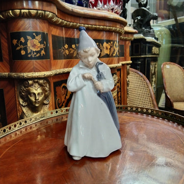 Figura porcelana Royal Copenhagen 'Niño en piyama con paraguas' Bucarest Art Gallery