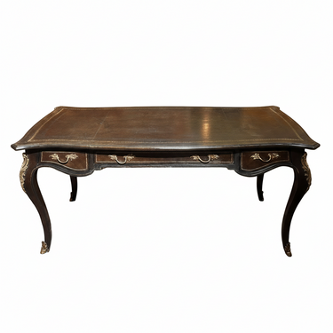 Gran escritorio bureau-plat francés con cubierta cuero extendido estilo Luis XV Bucarest Art & Antiques