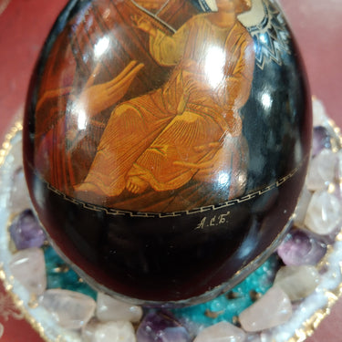 Huevo de madera lacada figura de la Virgen María y Jesús Bucarest Art Gallery