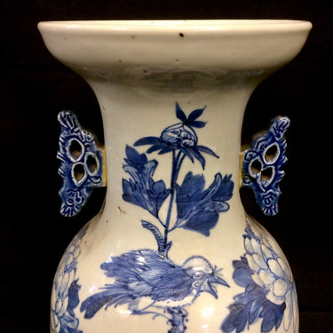 Jarrón chino de porcelana azul y blanca asas florales Bucarest Art Gallery