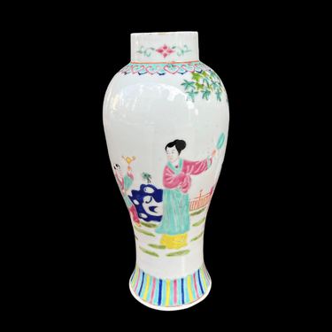 Jarrón de porcelana china balustre con escena en jardín Bucarest Art & Antiques