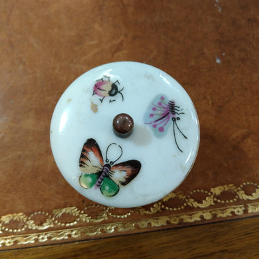 Joyero de porcelana CM Chadwick Japan 'mariposas pintadas' Bucarest Art Gallery