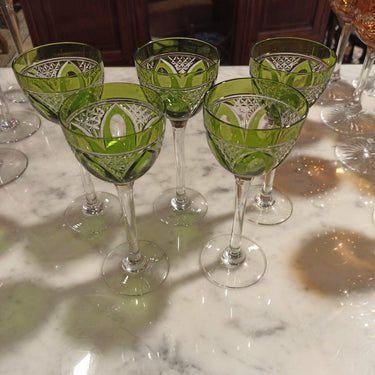 Juego de Cinco Copas de Vino Blanco Cristal Nancy Tallado Francés Color Verde Bucarest Art Gallery