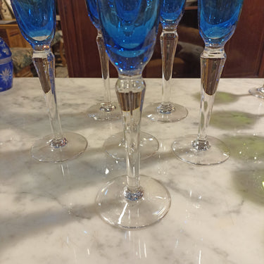Juego de copas de cristal de champaña o flauta francés tono azul degradé Bucarest Art Gallery