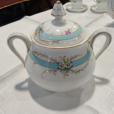Juego de té para tres porcelana francesa cinto celeste y flores Bucarest Art Gallery