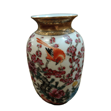 Juego jarrones de porcelana china Qianlong 'Flores y pájaros' Bucarest Art Gallery