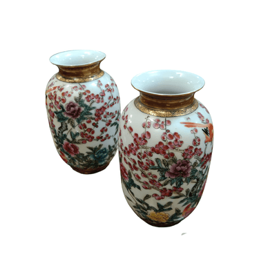 Juego jarrones de porcelana china Qianlong 'Flores y pájaros' Bucarest Art Gallery