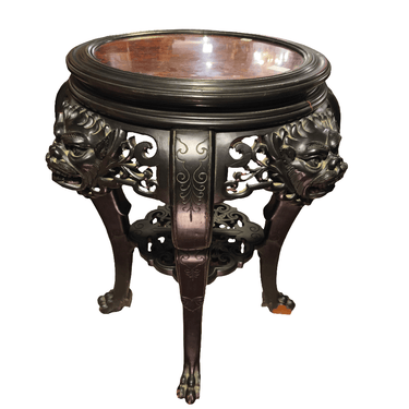 Mesa apoyo o gueridon con quimeras en madera tallada vietnamita Bucarest Art & Antiques