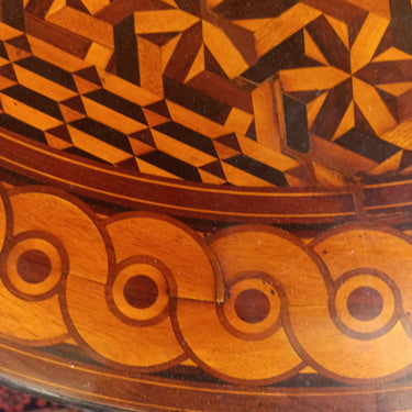 Mesa circular de salón con tallado y marquetería Bucarest Art Gallery