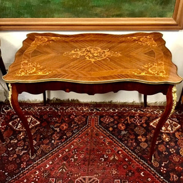 Mesa estilo Luis XV en jacarandá Bucarest Art Gallery