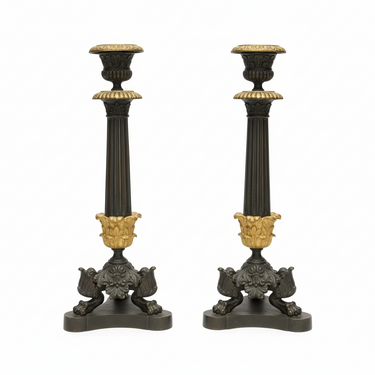 Par de candelabros trípodes de bronce patinado y dorado Importacion26