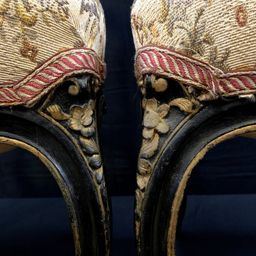 Par de sillas Luis XV talladas y ebanizadas con dorado Bucarest Art Gallery