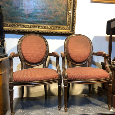 Par de sillones en medallón Luis XVI Bucarest Art Gallery