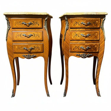 Par de veladores Luis XV cubiertas de mármol tres cajones Bucarest Art & Antiques