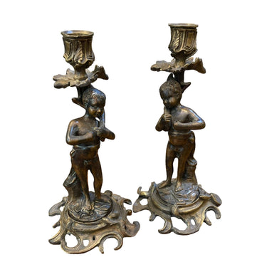 Pareja de candelabros de bronce figuras Niños Bucarest Art Gallery