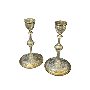 Pareja de candelabros franceses plaqué y bronce Christofle relieves tallados Colección Exclusiva