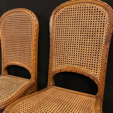 Pareja de sillas con enjuncado Bucarest Art Gallery