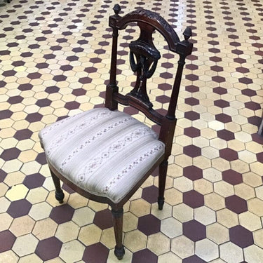 Pareja de sillas estilo Luis XVI Bucarest Art Gallery
